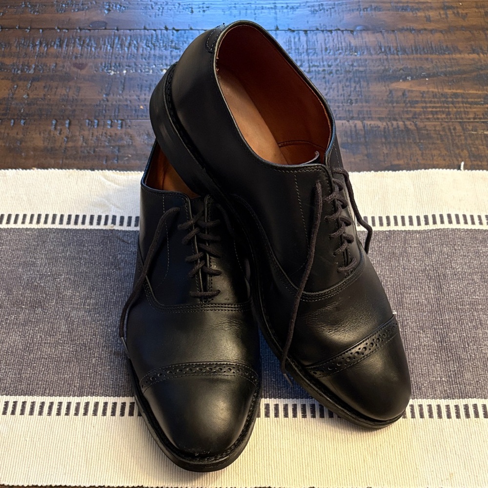 Allen Edmonds Black Fifth Avenue Leather Oxfords with rubber sole